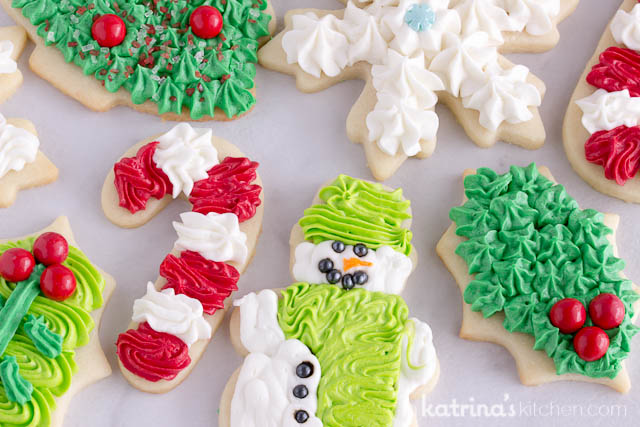 bake christmas cookies at home